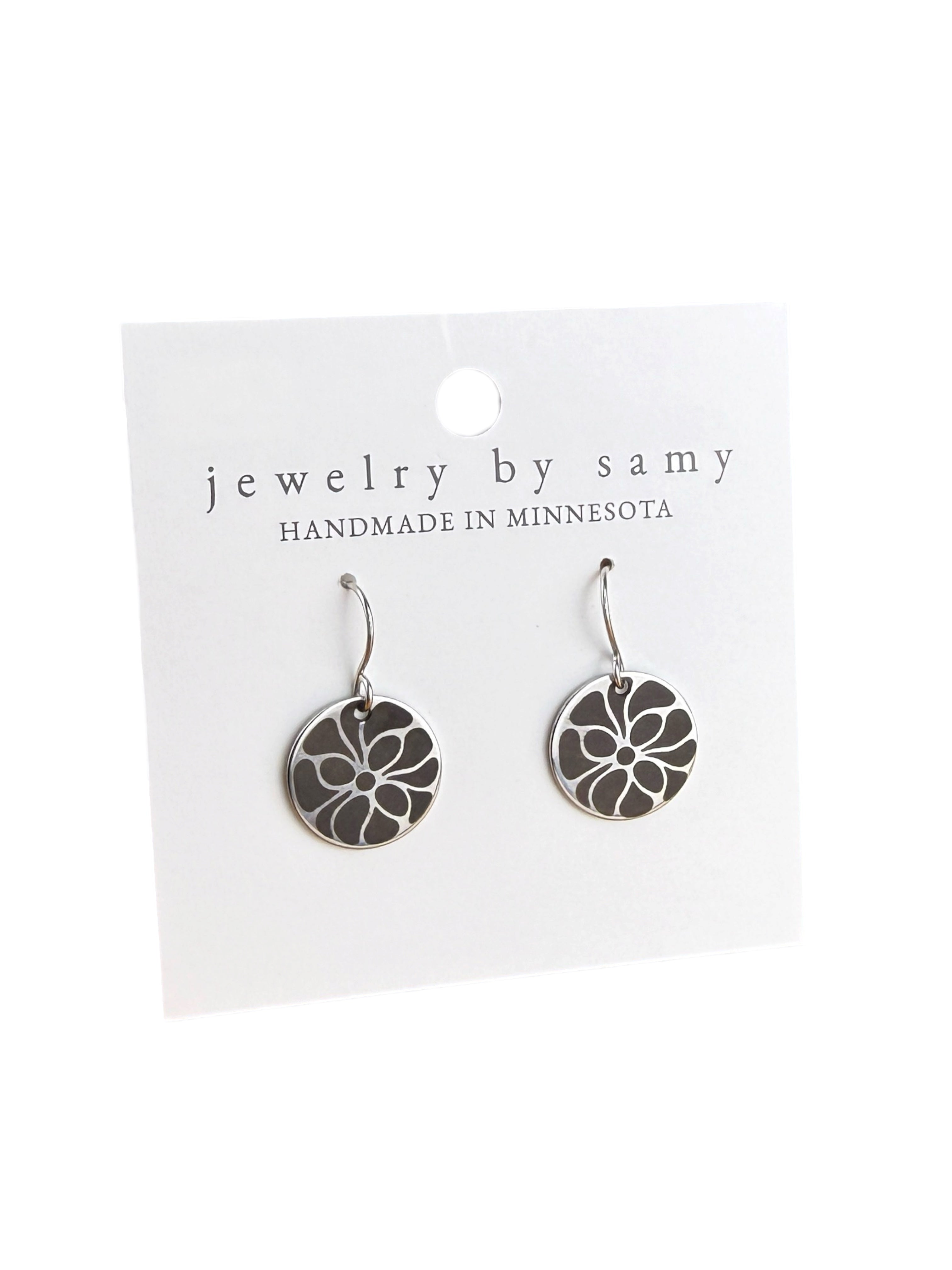 Mini Retro Bloom Engraved Earrings